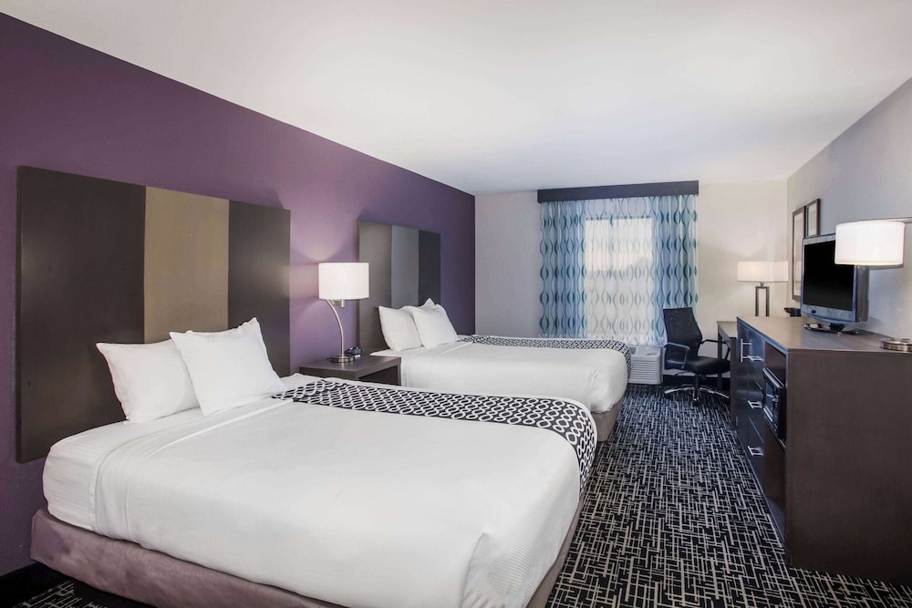 Room, 2 Queen Beds, Non Smoking - Photo 1