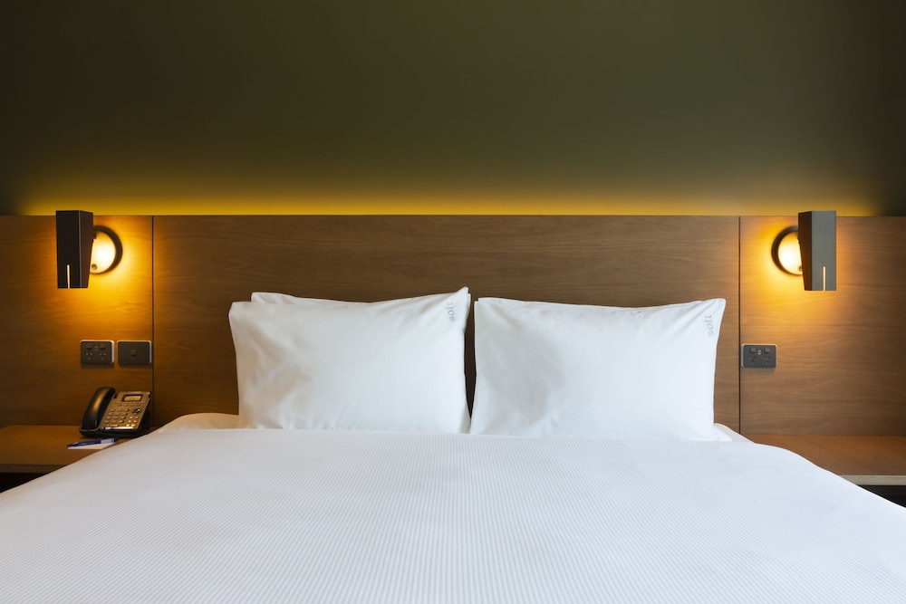 Room, 1 Queen Bed (Gondola View with Free Breakfast) - Photo 2