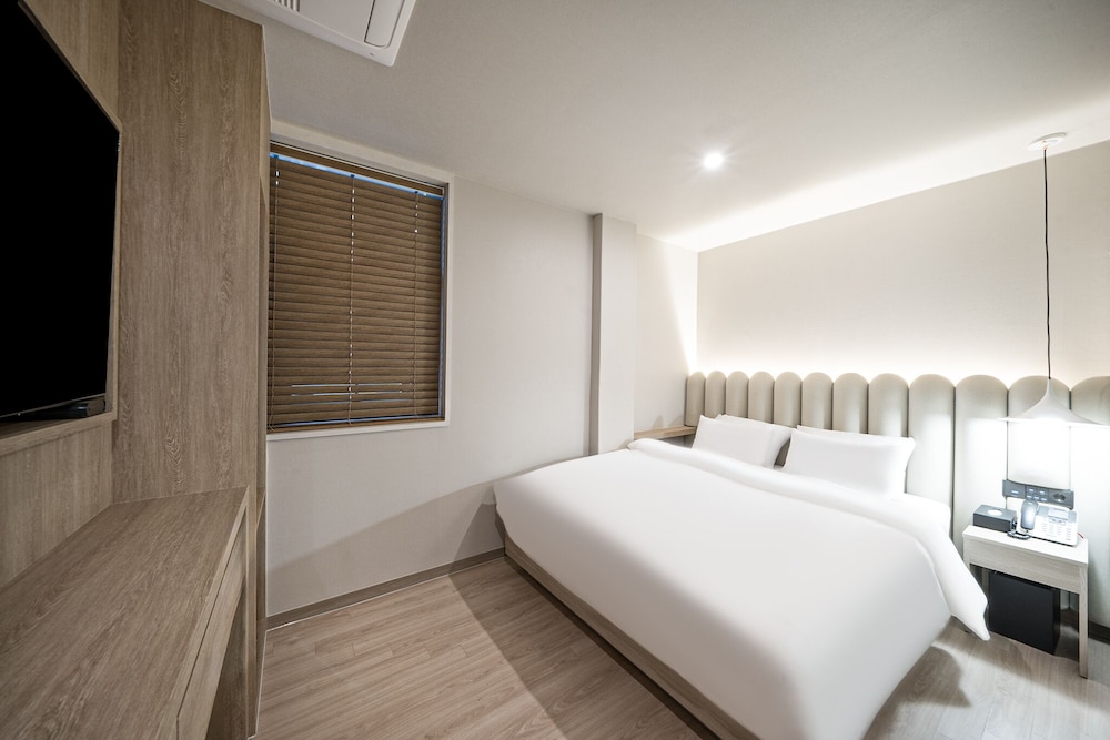 Deluxe Room - Photo 2