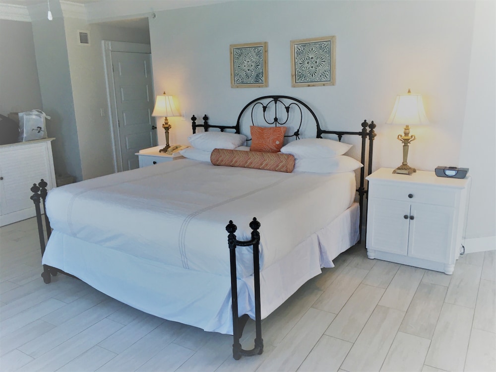 Deluxe Room, 1 King Bed With Sofa Bed, Ocean View (Room 504)