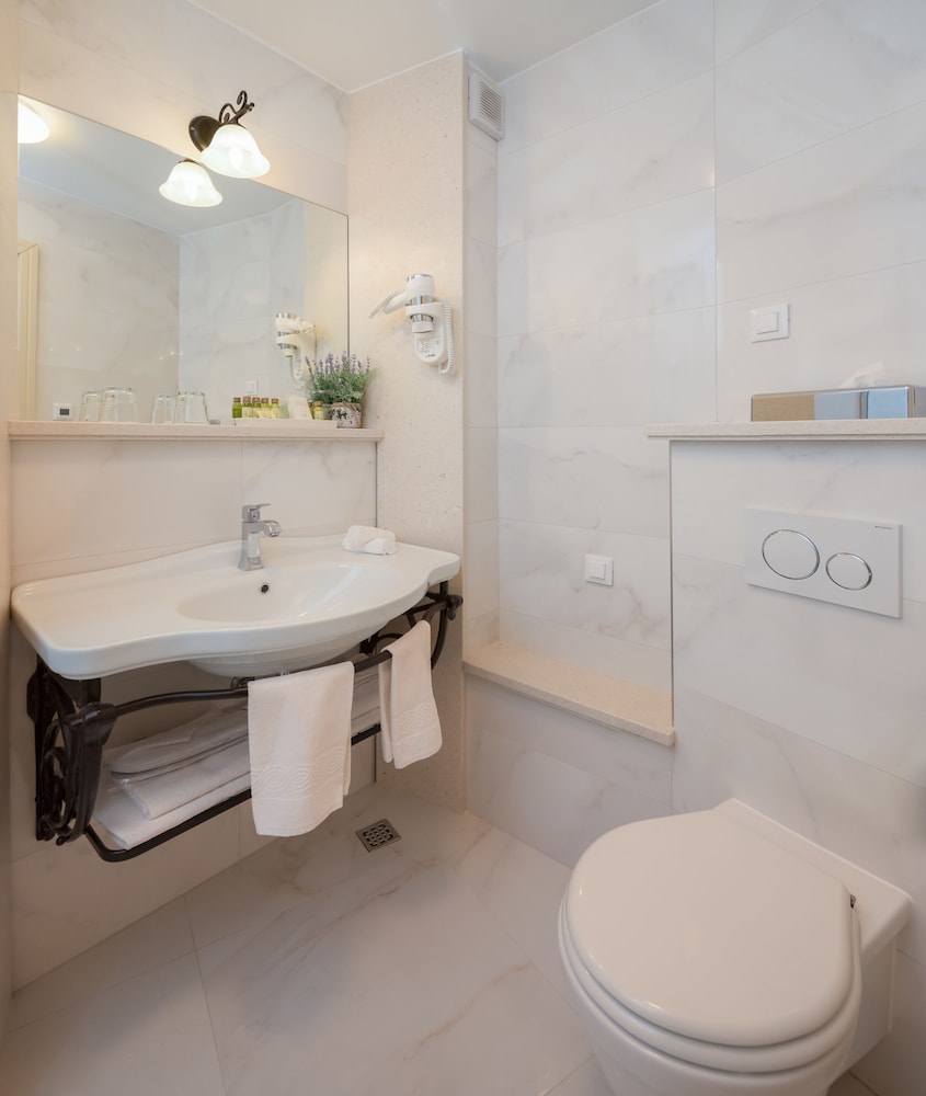 Luxury Double Room (202) photo 3
