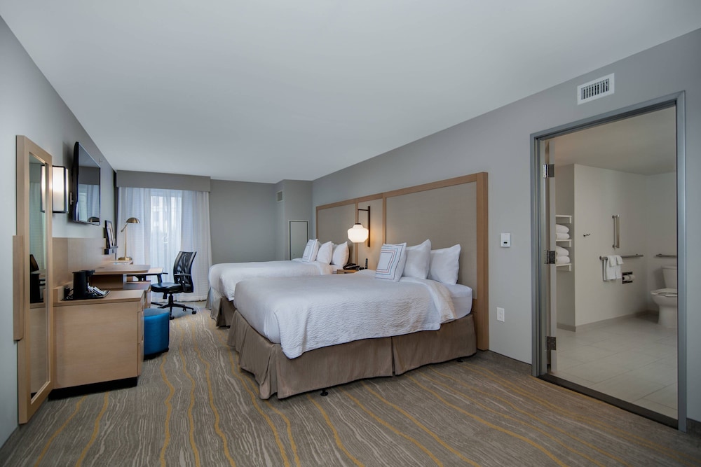 Room, 2 Queen Beds (Mobility Accessible, Tub) - Photo 1
