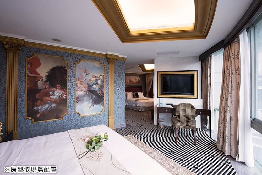 Renaissance Grand View Quad Suite photo 3