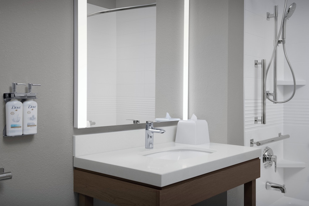 Studio Suite, 1 King Bed, Accessible Bathtub (Mobility) - Photo 7