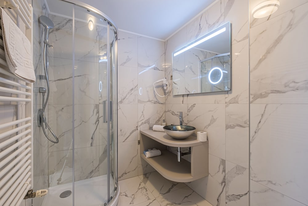 Premium Double or Twin Room, Lake View photo 3