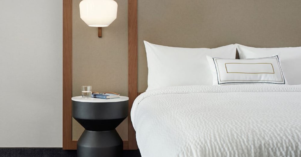 Room, 1 King Bed (Hearing Accessible) - Photo 3