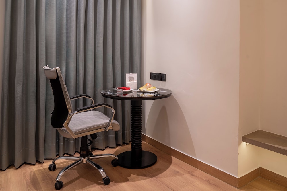 Club Double Room - Photo 9