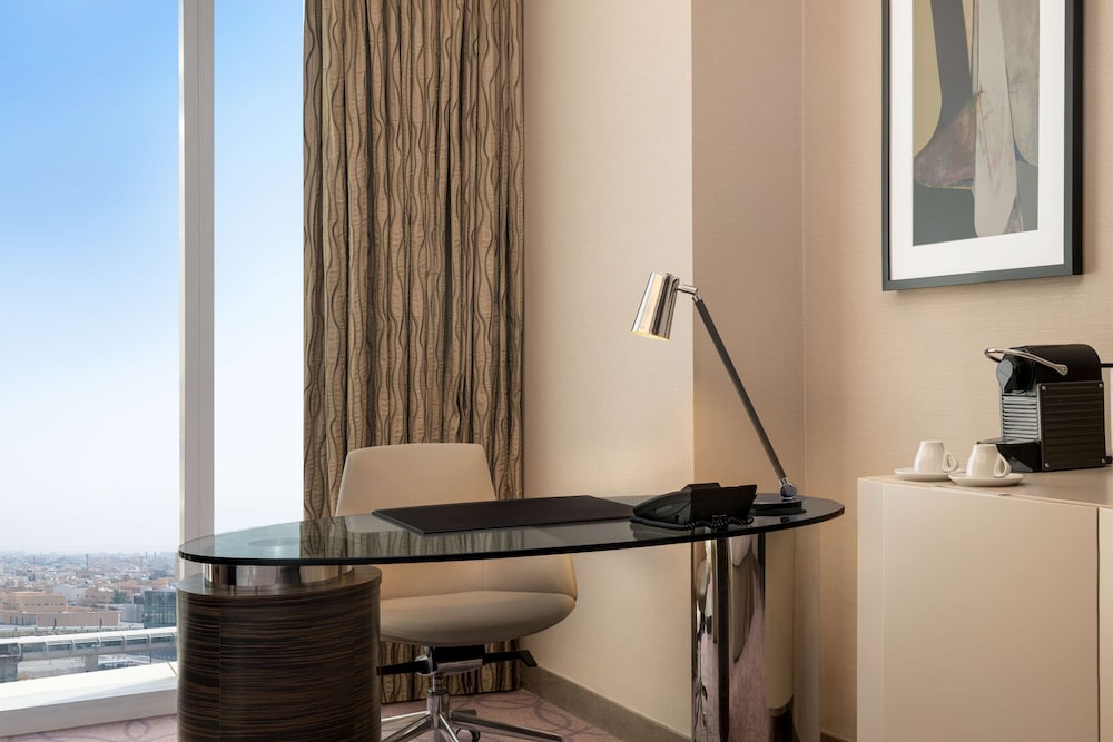 Executive Room, 1 King Bed - Photo 3
