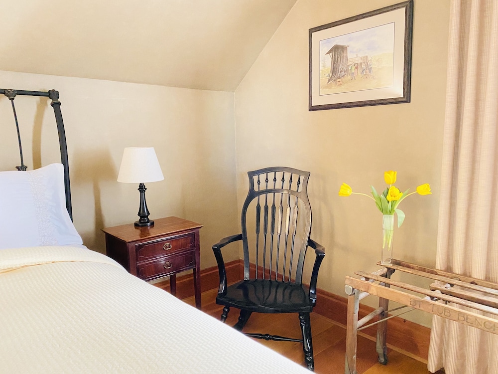 Goldilocks Room, 1st Floor (Stair Access Only) photo 3