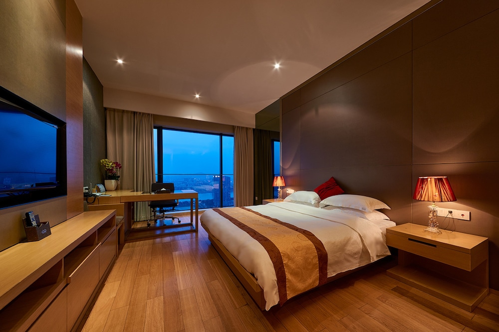 Superior Room, 1 King Bed, River View
