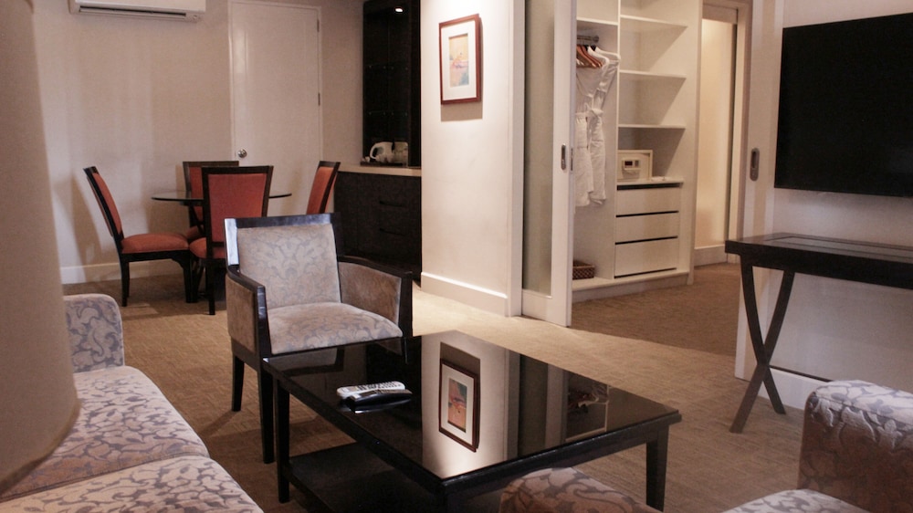 Executive Suite - Photo 16