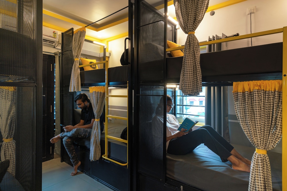 Bed in 6 Bed Mixed Dormitory with Balcony photo 1