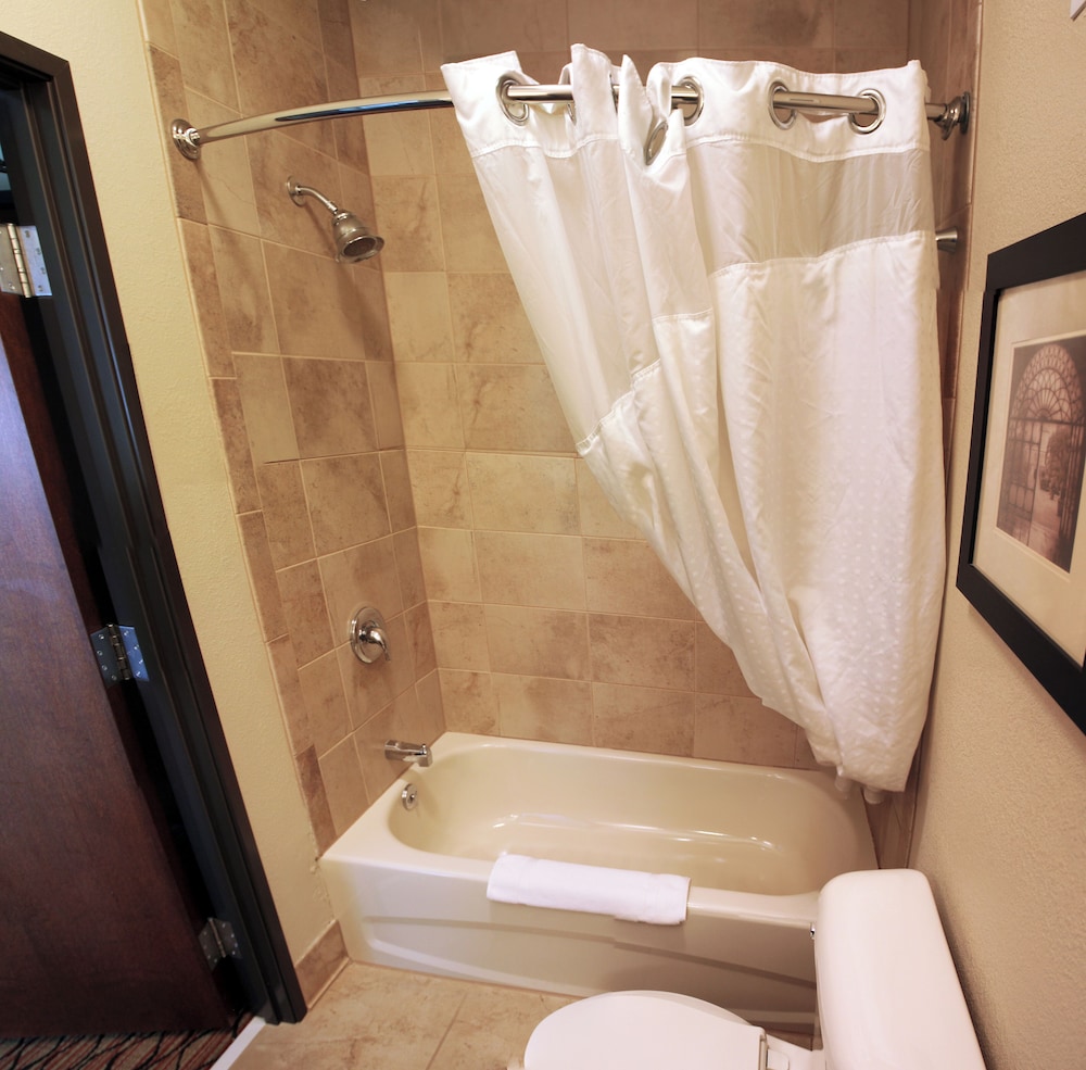 Standard Room, 2 Queen Beds (Bath Shower)