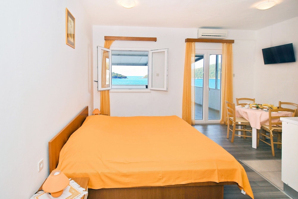 Apartment (Two Bedroom Apartment with Balcony an) photo 2