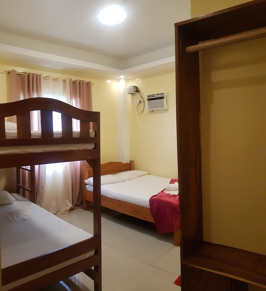 Family Room, 2 Double Beds photo 2
