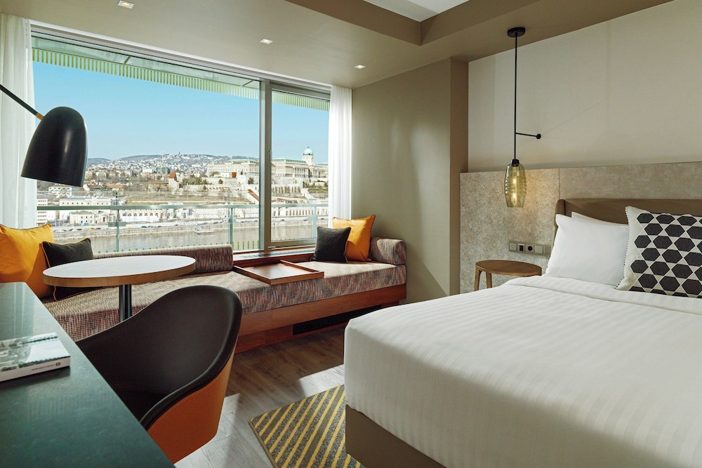 Executive Room, 1 King Bed thumbnail 6