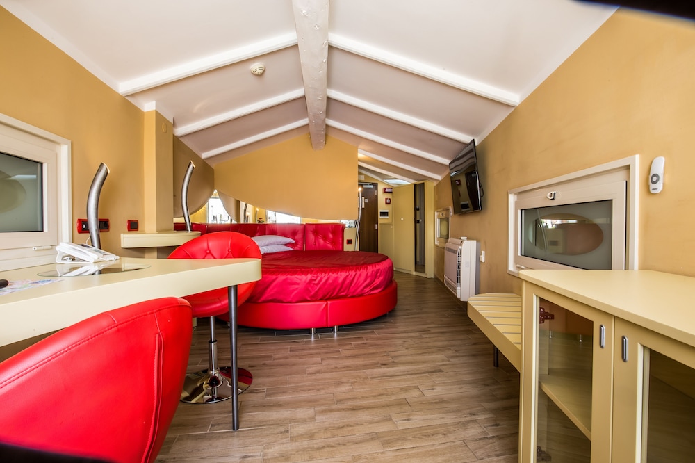 Studio in attic with terrace photo 1