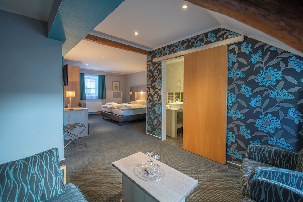 Junior Suite, Jetted Tub - Photo 1