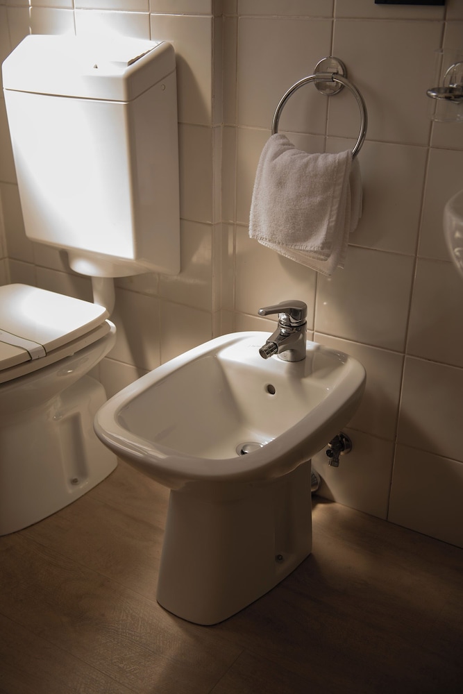 Standard Room - Photo 13