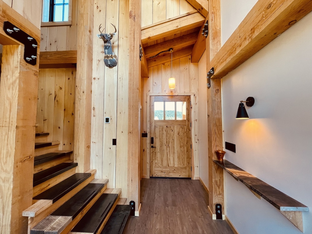 Luxury Cabin, 2 Queen Beds, Valley View photo 3