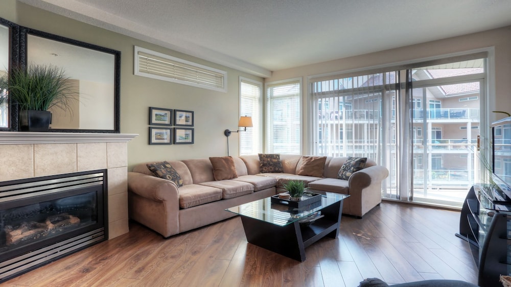 Classic Condo, 2 Bedrooms, Kitchen photo 1