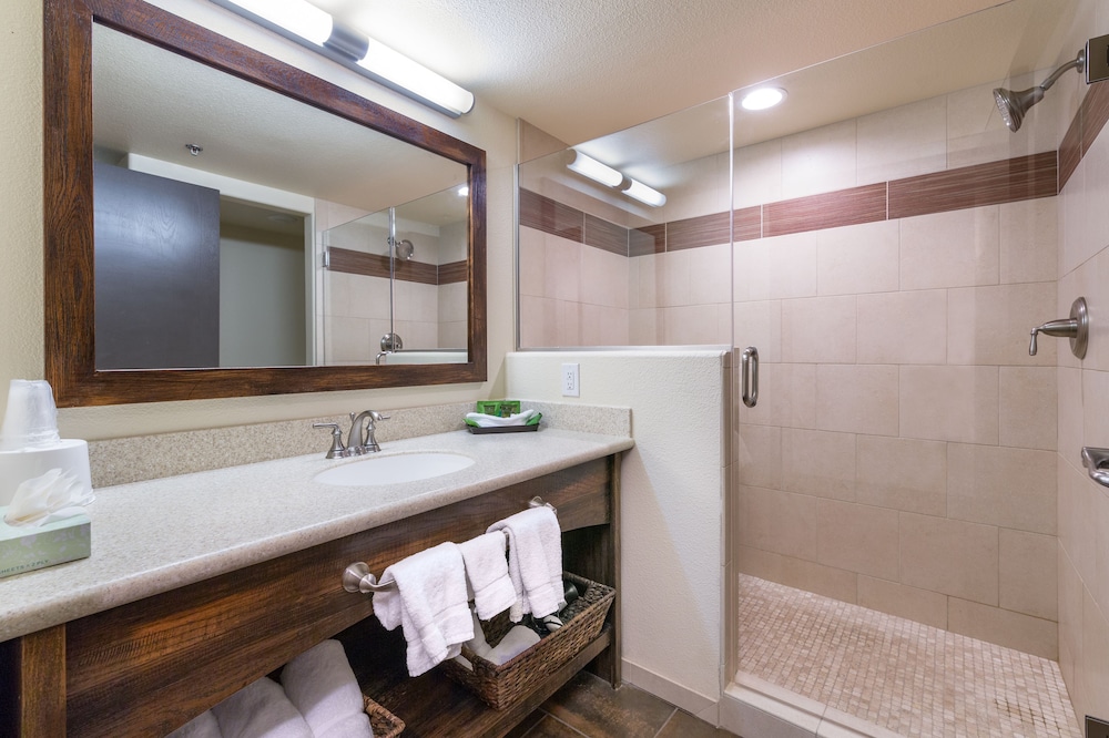 Deluxe Double Room, 2 Queen Beds - Photo 3