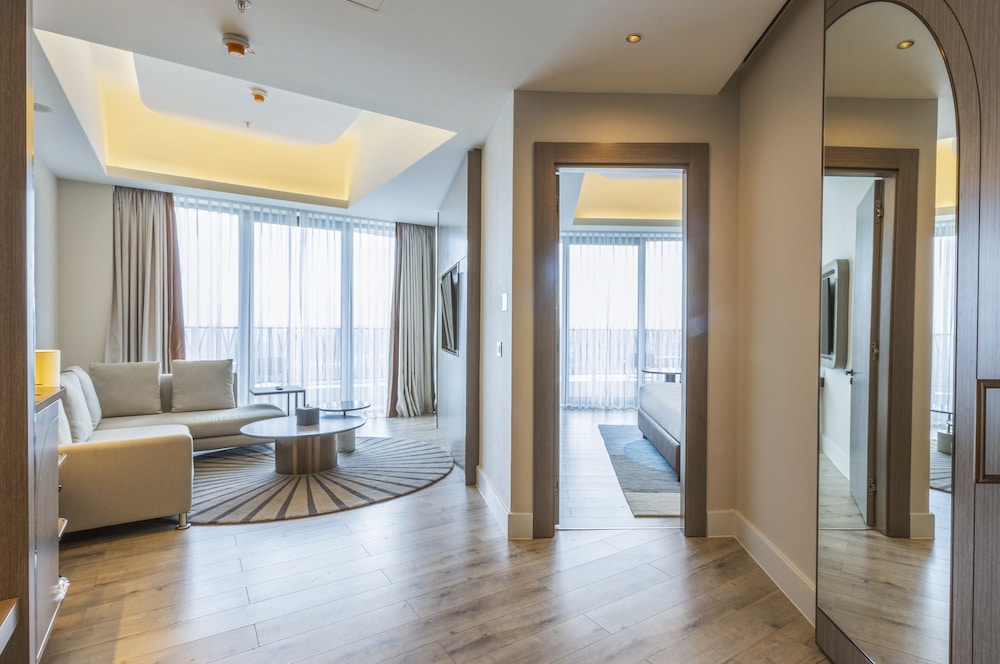 Suite with Balcony, Canal View - Photo 10