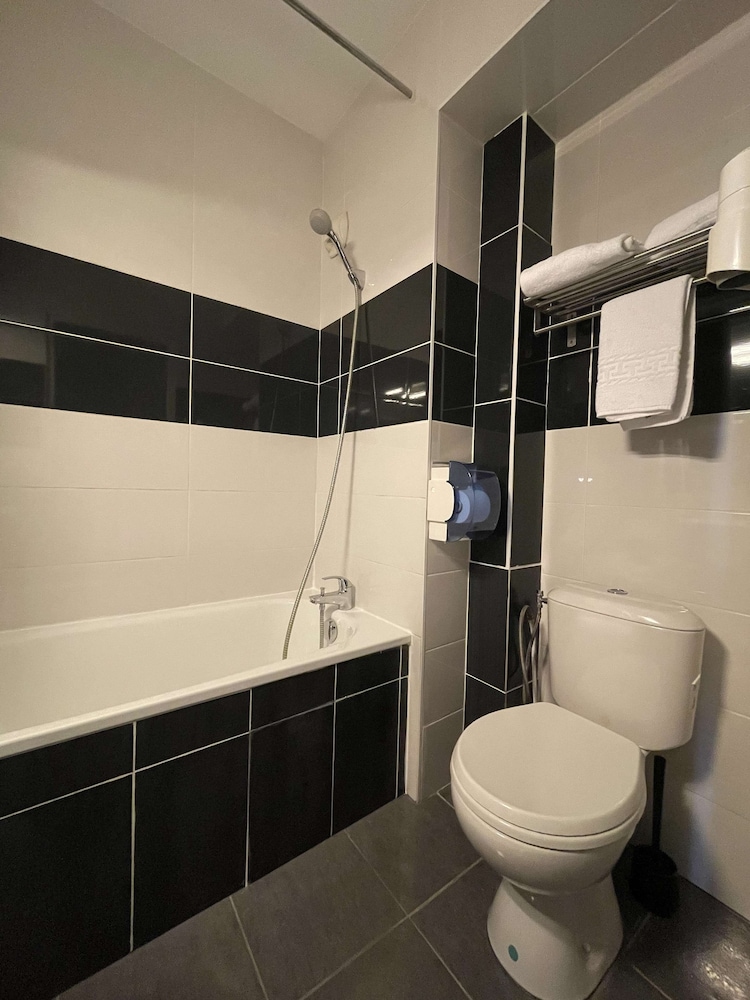 Standard Room, 2 Twin Beds - Photo 4