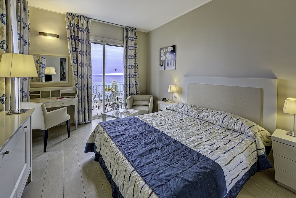 Superior Triple Room, Balcony, Sea View - Photo 4