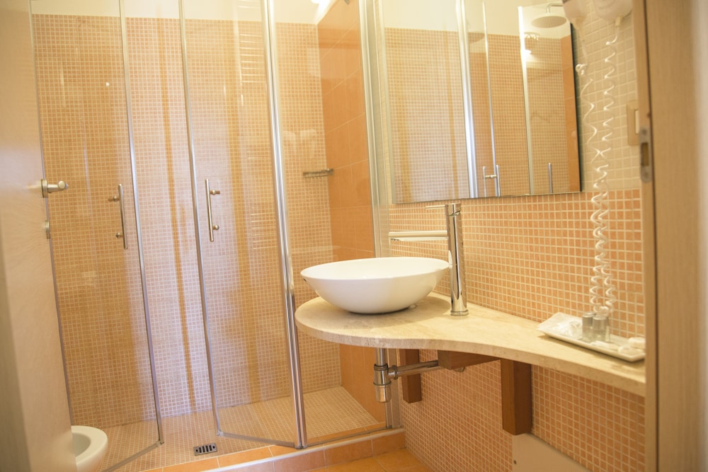 Standard Double Room - Photo 18