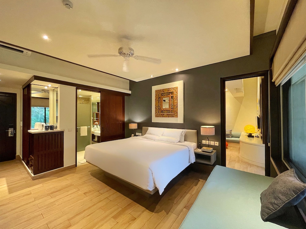 Family Room, Multiple Beds (Garden Wing) - Photo 1