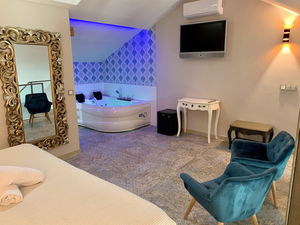 Deluxe Studio Suite photo 2