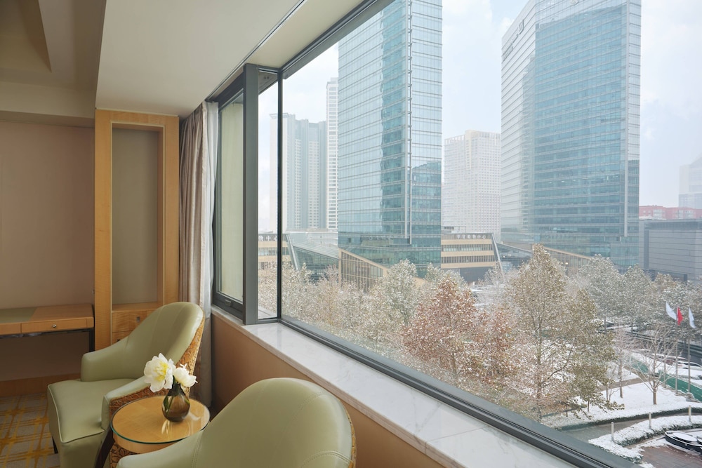 Suite, 1 Bedroom - Photo 1