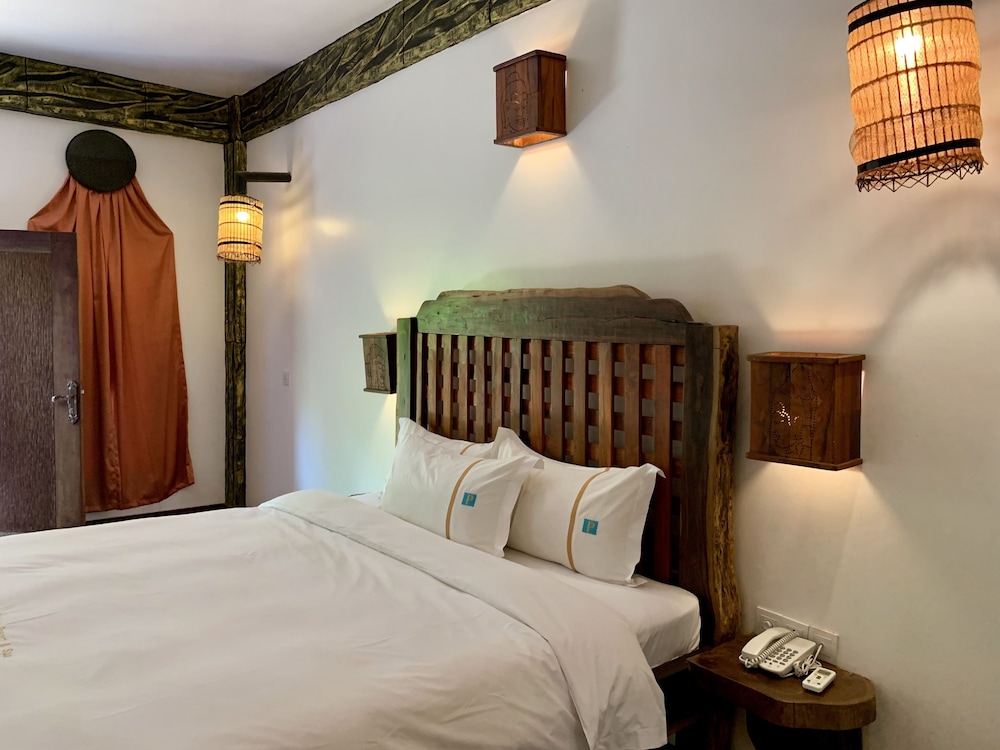 Courtyard Suite Double Pool View Room