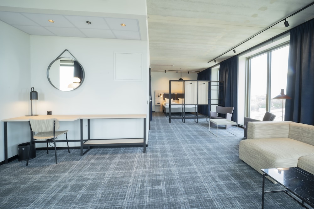 Family Room (XL) - Photo 3
