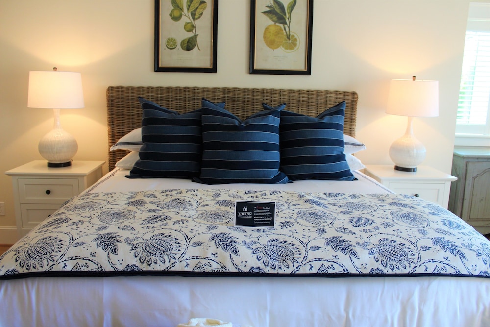 Luxury Room, 1 King Bed, Patio, Garden View photo 1