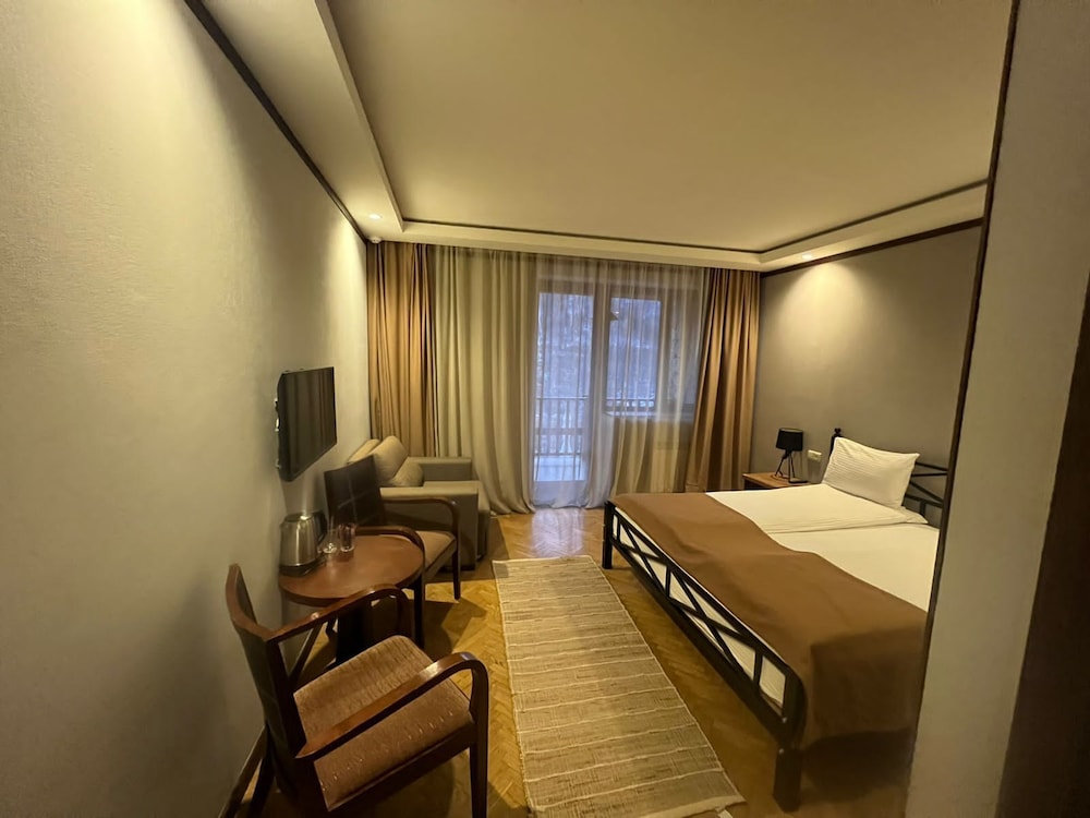 Deluxe Double Room, Balcony, Mountain View