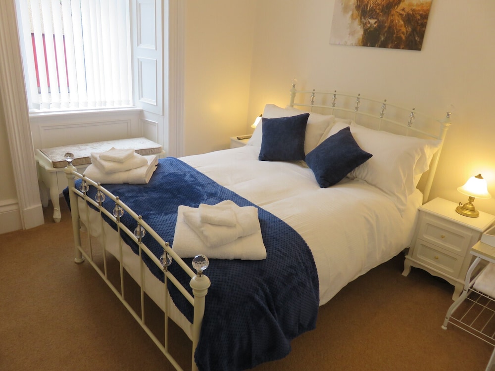 Classic Double Room, Ensuite, Courtyard View