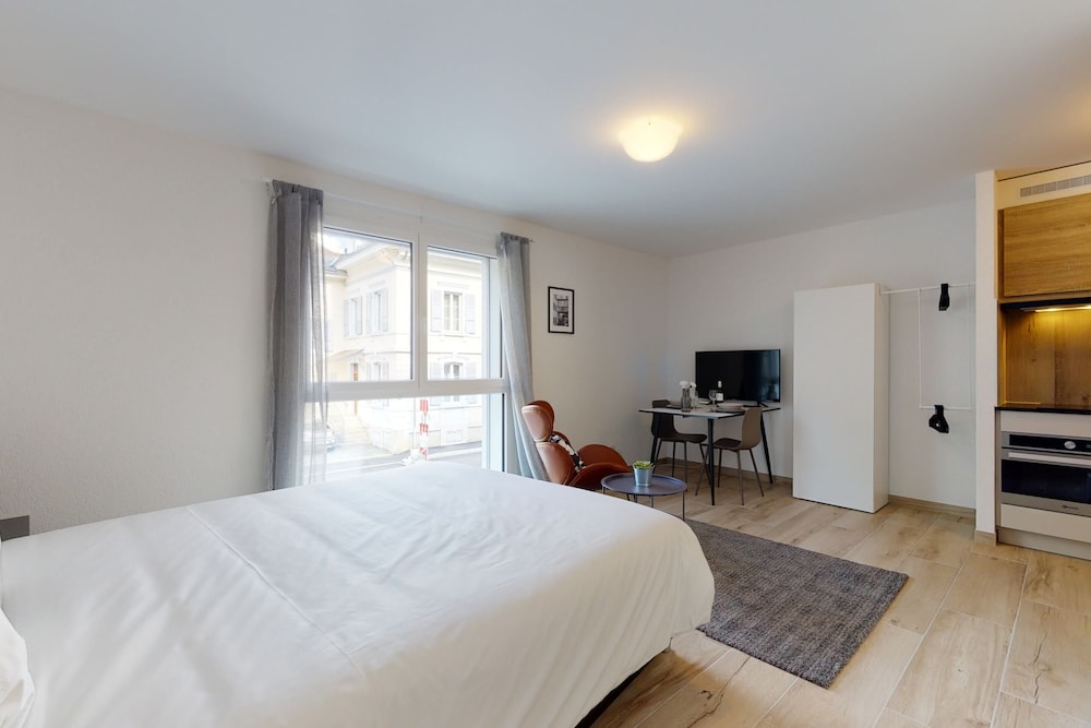 Basic Studio, 1 Queen Bed