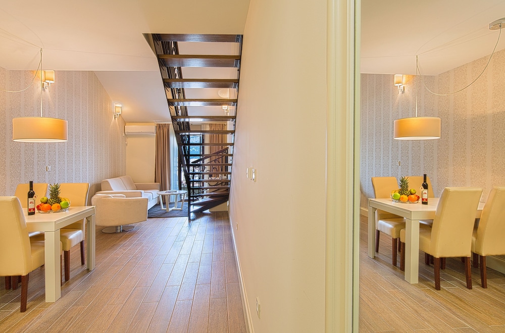 Deluxe Apartment, 2 Bedrooms, Balcony, Sea View photo 3