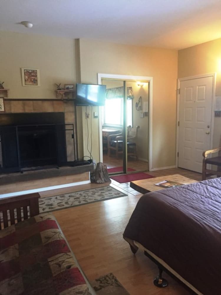 Condo, 1 Bedroom photo 1