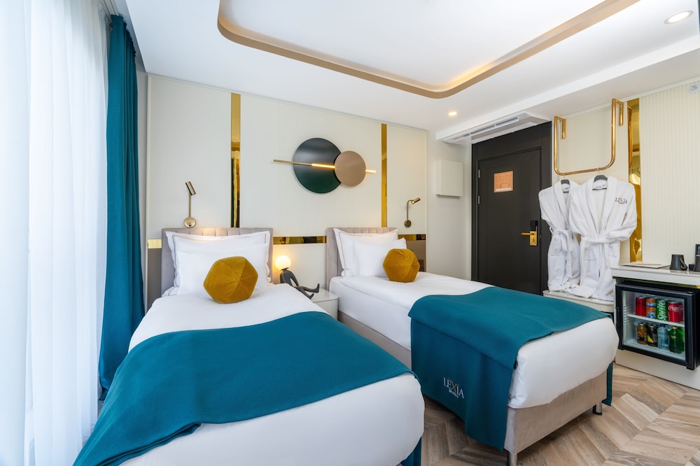 Standard Double or Twin Room, 1 Bedroom, City View thumbnail 5