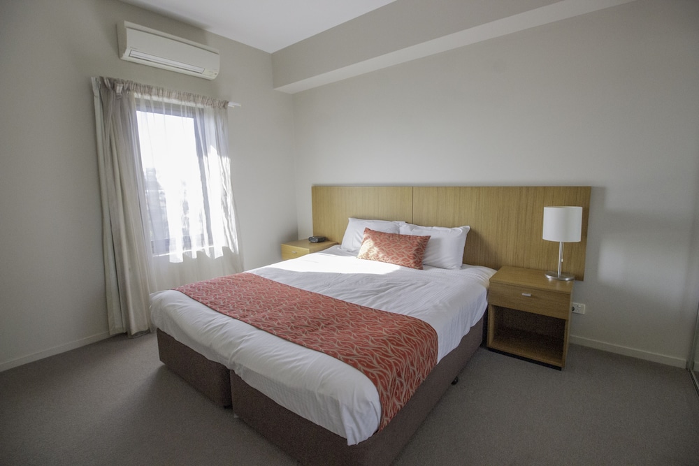 One Bedroom Apartment - Photo 2