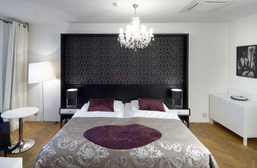 Deluxe Suite photo 2