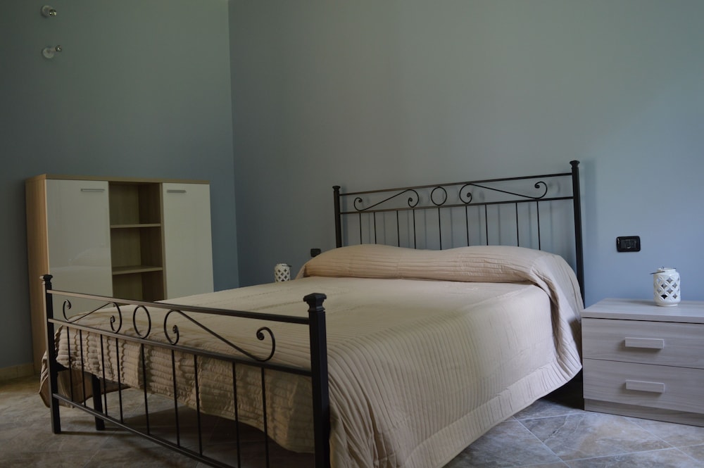 Deluxe Room, 1 Queen Bed, Non Smoking