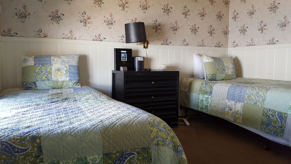 Classic Twin Room, 2 Twin Beds, Private Bathroom