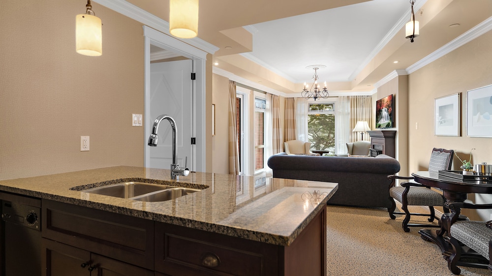 One Bedroom Suite, Residential View, King