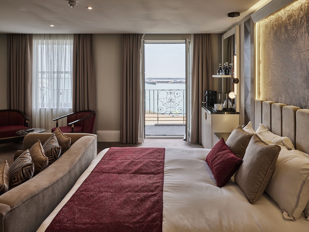 Junior Suite, 1 King Bed - Photo 4