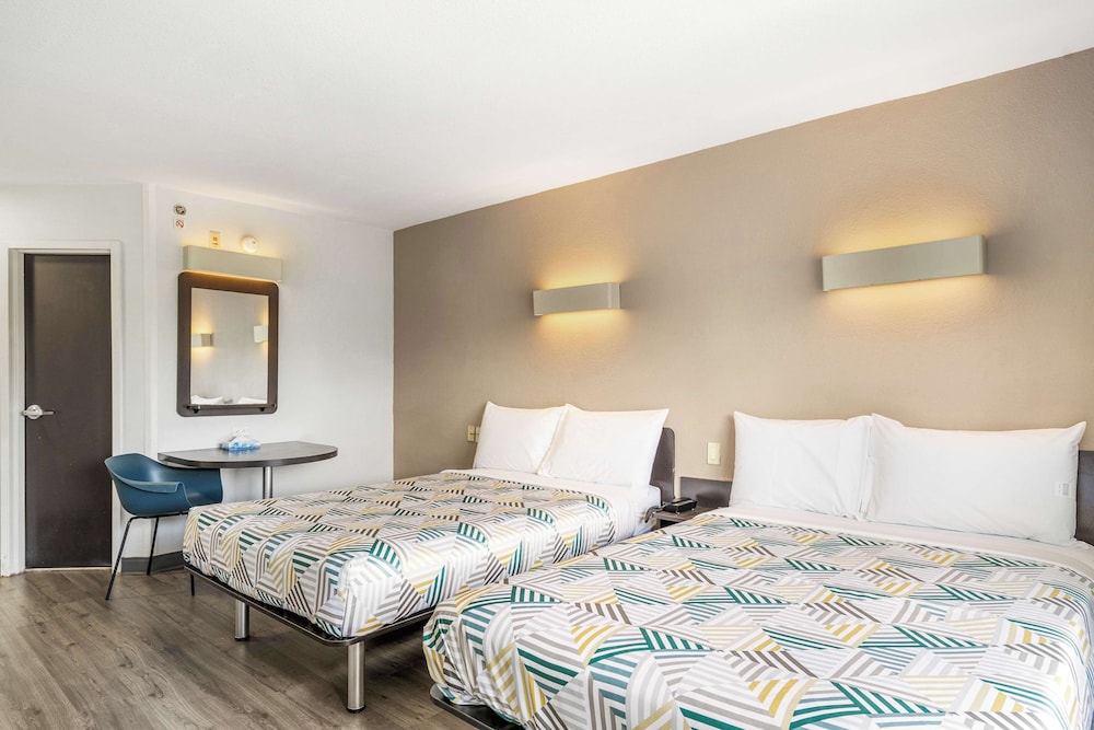 Standard Room, 2 Double Beds, Smoking - Photo 3