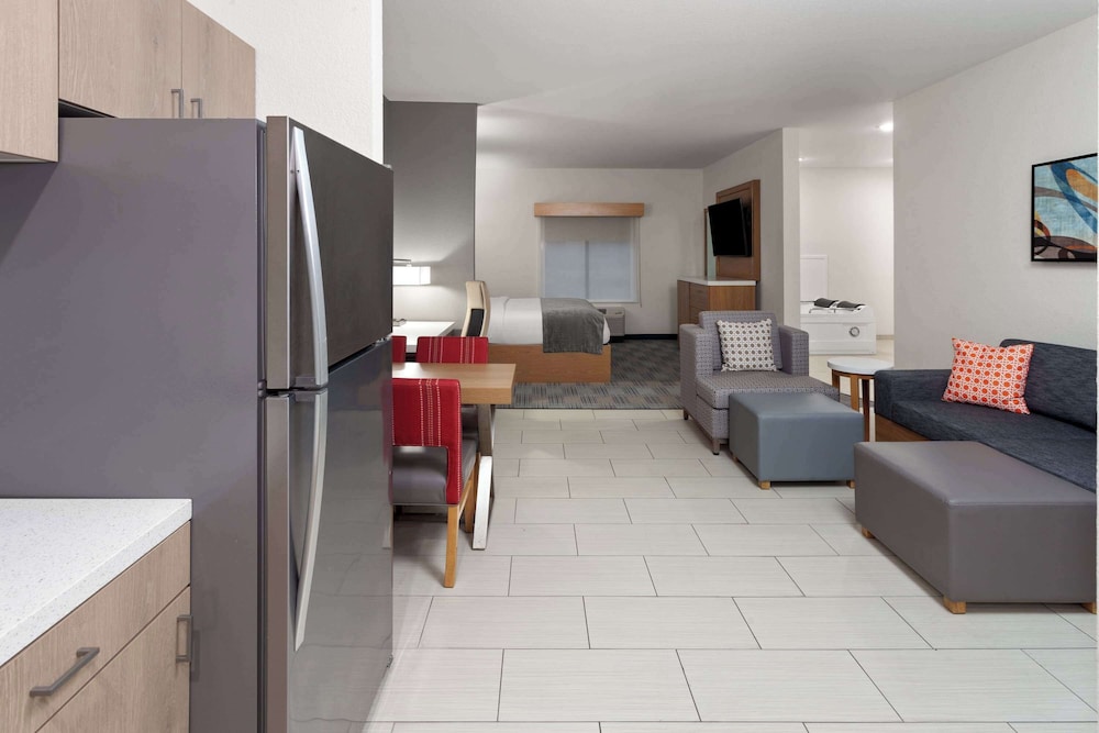 Suite, 1 King Bed with Sofa bed, Kitchenette (Jetted Tub, 2 TVs) - Photo 1